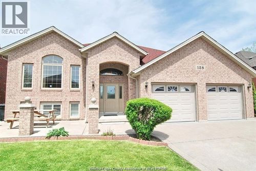 128 Marina Grove Cres, Windsor, ON, N9K1C9 | Card Image