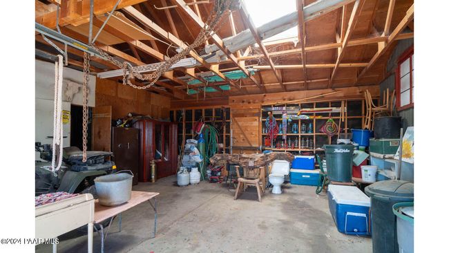 Garage Interior | Image 16