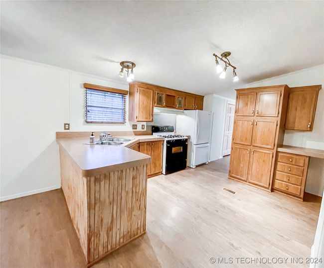 39 Summit Dr, House other with 3 bedrooms, 2 bathrooms and null parking in Canadian OK | Image 15