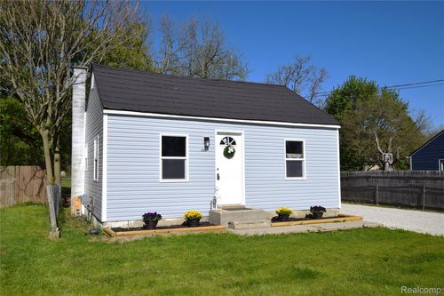 3508 Fern Ave, Burton, MI, 48529-1381 | Card Image