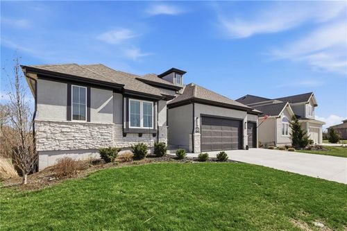 17235 Allman Rd, Olathe, KS, 66062-7542 | Card Image