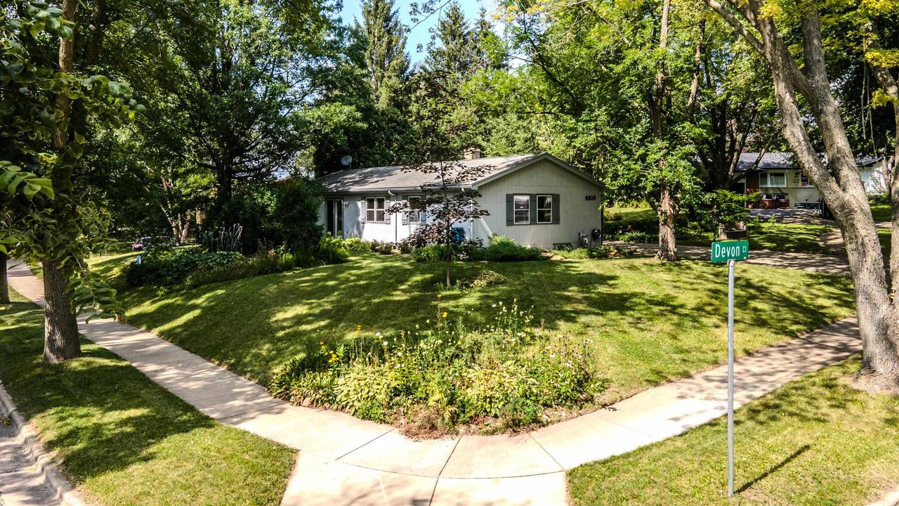 Devon Ct, Madison, WI 53711