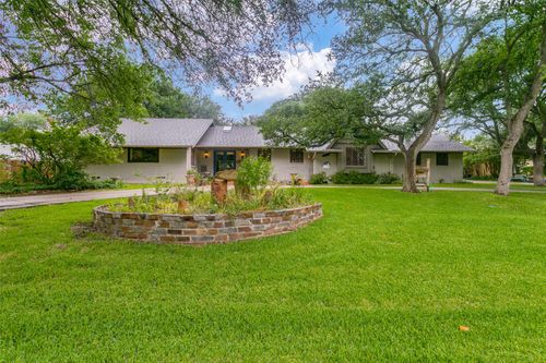 233 Lakeland Dr, Highland Village, TX, 75077-6913 | Card Image