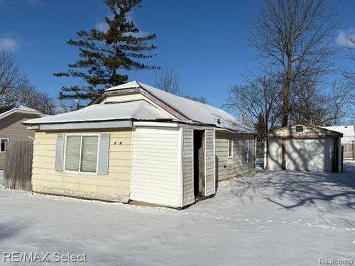 1034 W Bergin Ave, Flint, MI, 48507-3602 | Card Image