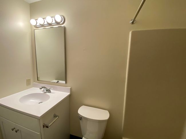 APT-303 - 173 Eastern Ave, Condo with 2 bedrooms, 1 bathrooms and null parking in Manchester NH | Image 32