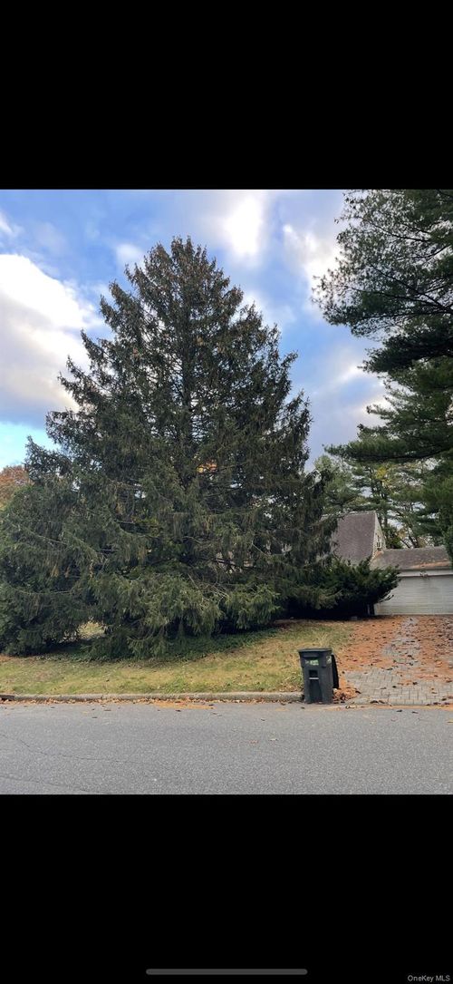 152 Sycamore Cir, Stony Brook, NY, 11790-3161 | Card Image