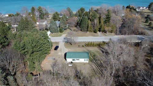 3679 Lakeshore Rd, Deckerville, MI, 48427-9648 | Card Image