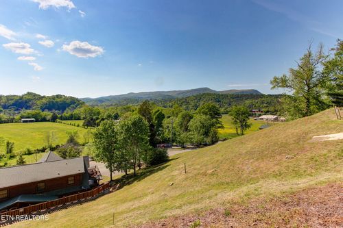 1801 Stone Wood Way, Pigeon Forge, TN, 37862 | Card Image