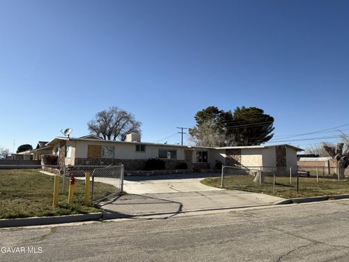 12401 El Mirage St, Boron, CA, 93516-1318 | Card Image