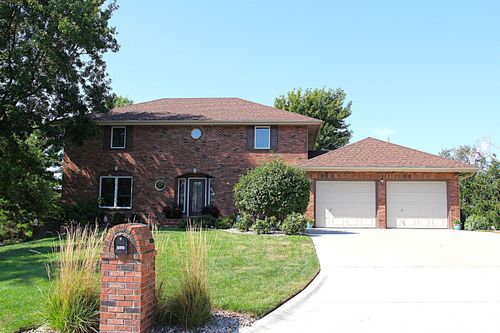 3821 Kates Ct, Manhattan, KS, 66503-7575 | Card Image