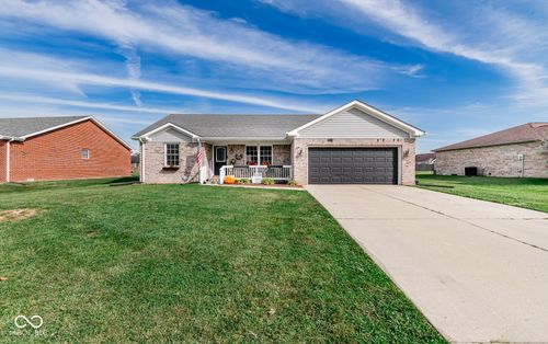 1905 Gaynell Dr, Seymour, IN, 47274-7442 | Card Image