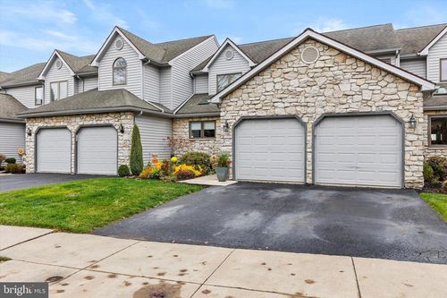 2692-2692 Fairway Dr, YORK, PA, 17402-7700 | Card Image