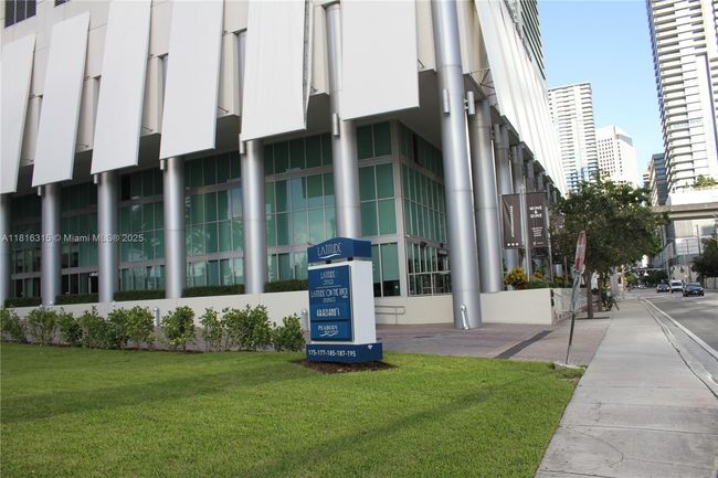 APT-3606 - 185 Sw 7 Th St, Condo with 0 bedrooms, 1 bathrooms and null parking in Miami FL | Image 28