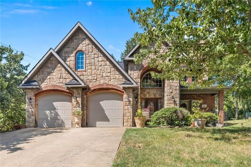 780 E Bryan Ln, Fayetteville, AR, 72701-2260 | Card Image