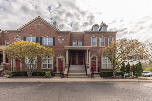 29242 Glen Oaks Blvd W, Farmington Hills, MI, 48334-2932 | Card Image