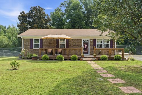 670 Bobbitt Rd, Ashland City, TN, 37015-2300 | Card Image