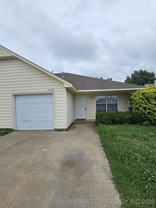 1039 N Redbud Ave, Broken Arrow, OK, 74012-1414 | Card Image