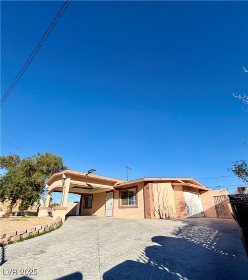 2848 Berg St, North Las Vegas, NV, 89030-5235 | Card Image