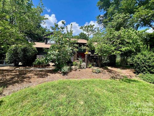200 Foxlair Ct, Matthews, NC, 28105-6596 | Card Image