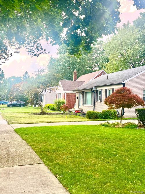 20651 Damman St, Harper Woods, MI, 48225-1774 | Card Image