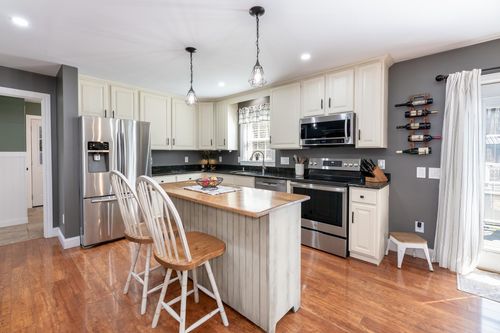 67 Bedford Ave, Gilford, NH, 03249-2204 | Card Image