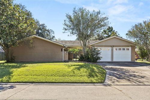 307 Schlief Dr, Belle Chasse, LA, 70037-2422 | Card Image