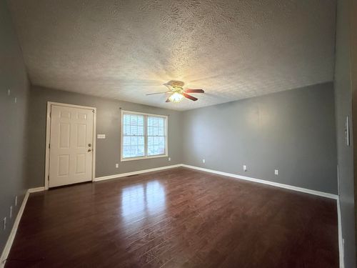 221 Woodview Dr, Nicholasville, KY, 40356-8508 | Card Image