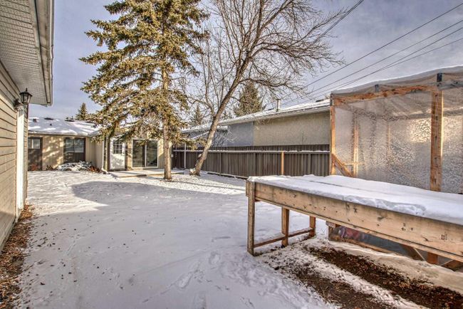 8815 36 Avenue Nw, Home with 3 bedrooms, 1 bathrooms and 4 parking in Calgary AB | Image 35