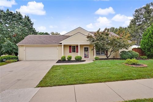 5933 Longleaf Cir, Lawrence, KS, 66049-5807 | Card Image