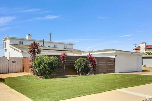 819 Iris Ave, Imperial Beach, CA, 91932-3426 | Card Image