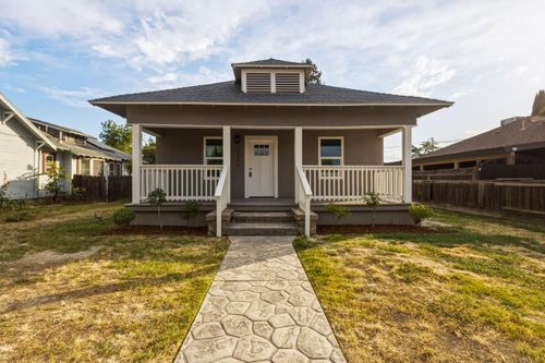 1127 J St, Reedley, CA, 93654-3321 | Card Image