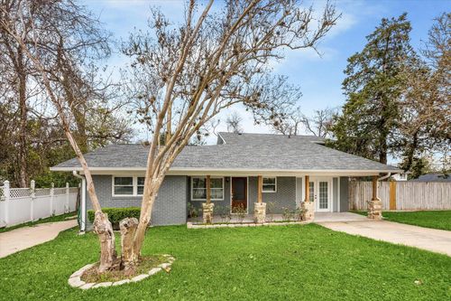 241 S Masonic St, Bellville, TX, 77418-2115 | Card Image