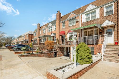 61-43 75th Pl, Middle Village, NY, 11379-1219 | Card Image