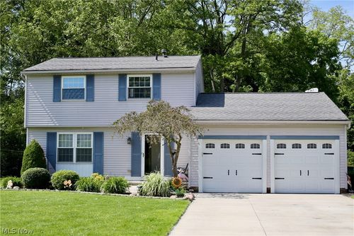 9625 Brayes Manor Dr, Mentor, OH, 44060-7133 | Card Image