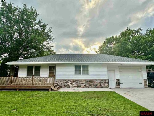320 S Waterville Ave, Le Center, MN, 56057-1638 | Card Image