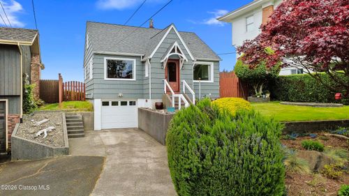 570 W Lexington Avenue, Astoria, OR, 97103 | Card Image