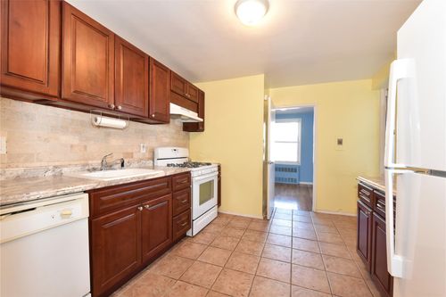 apt-6e-241 Northern Blvd, Douglaston, NY, 11362-1011 | Card Image