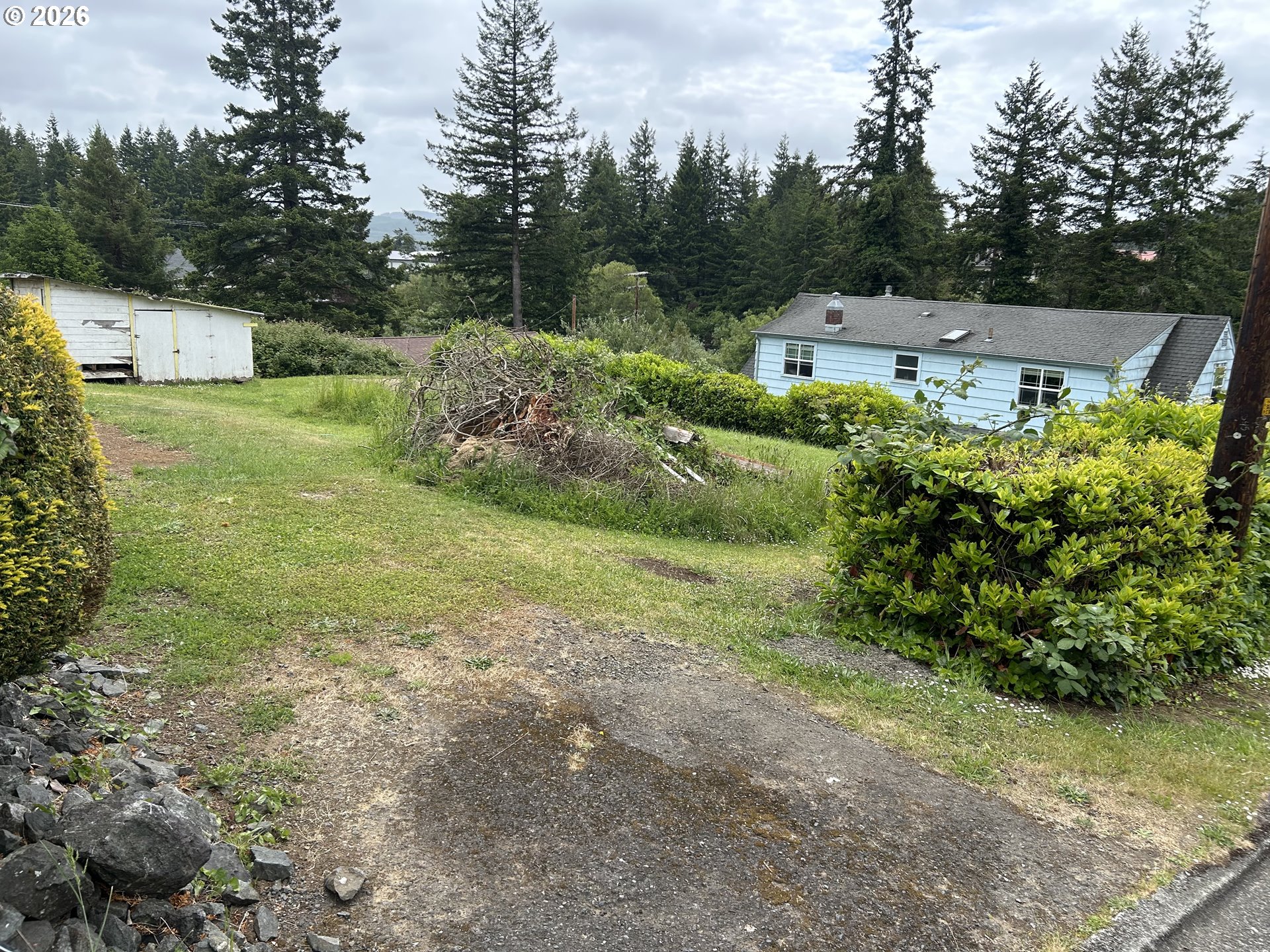 Land in Coquille