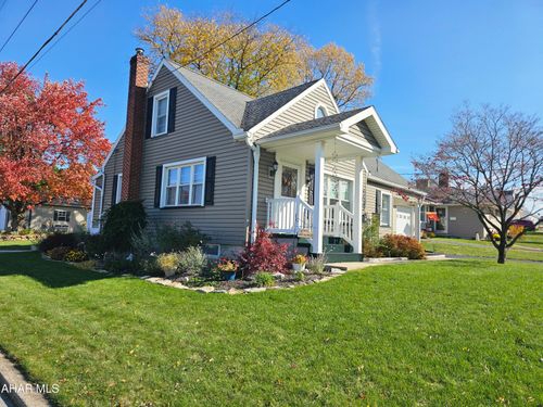 401 E Julian St, Martinsburg, PA, 16662-1233 | Card Image