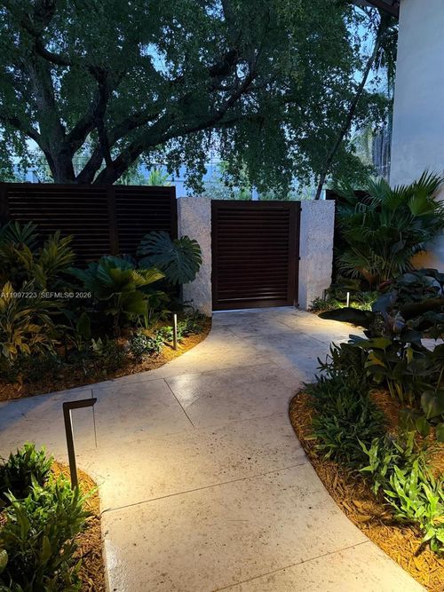 apt-3c-3000 Bird Ave, Coconut Grove, FL, 33133-4530 | Card Image