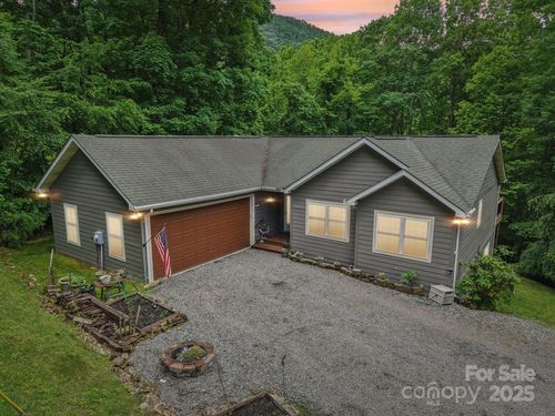 574 Appaloosa Trl, Waynesville, NC, 28785-7709 | Card Image