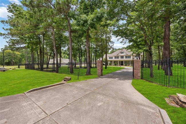10714 Crestwater Cir, House other with 5 bedrooms, 5 bathrooms and 3 parking in Magnolia TX | Image 47