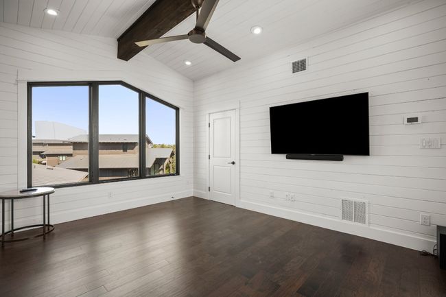 Upstairs bonus room can serve as additional living, office, workout space, or play room. | Image 21