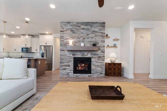 6009 W Riva Capri St, House other with 3 bedrooms, 2 bathrooms and 2 parking in Meridian ID | Image 6