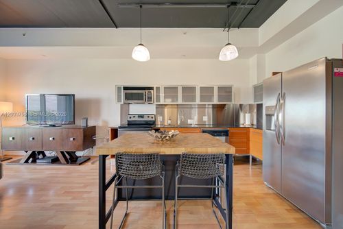 apt-708-10 Sw South River Dr, Miami, FL, 33130-1413 | Card Image
