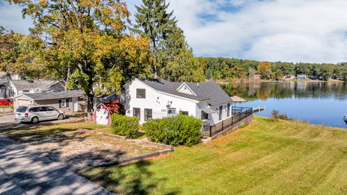 622 Swains Lake Dr, Concord, MI, 49237-9540 | Card Image