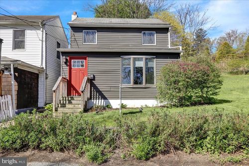302 Caldwell St, SCHUYLKILL HAVEN, PA, 17972-1512 | Card Image