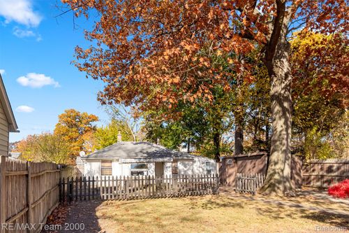 533 E Milton Ave, Hazel Park, MI, 48030-2523 | Card Image