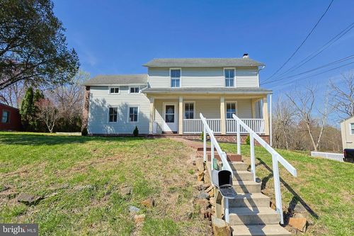 5456 Vera Cruz Rd, EMMAUS, PA, 18049-9507 | Card Image