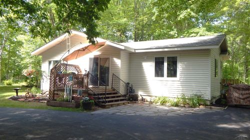 1252 W Erickson Rd, Linwood, MI, 48634-9753 | Card Image